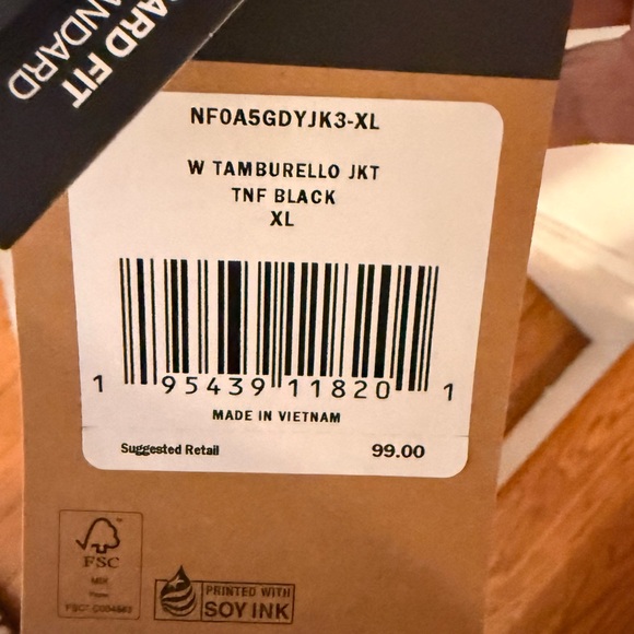 The North Face Women's Black Puffer Jacket - Picture 4 of 4